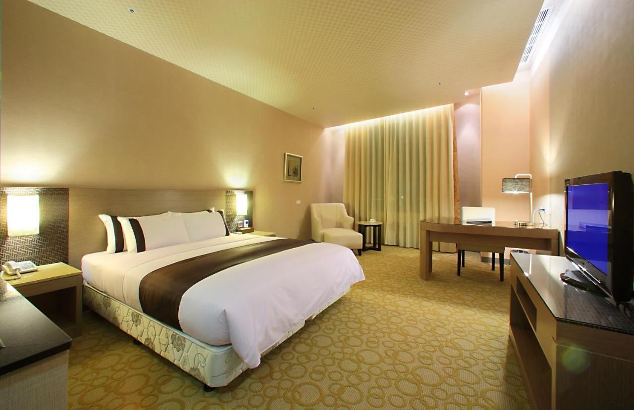 Shinkansen Grand Hotel Taichung Exterior photo