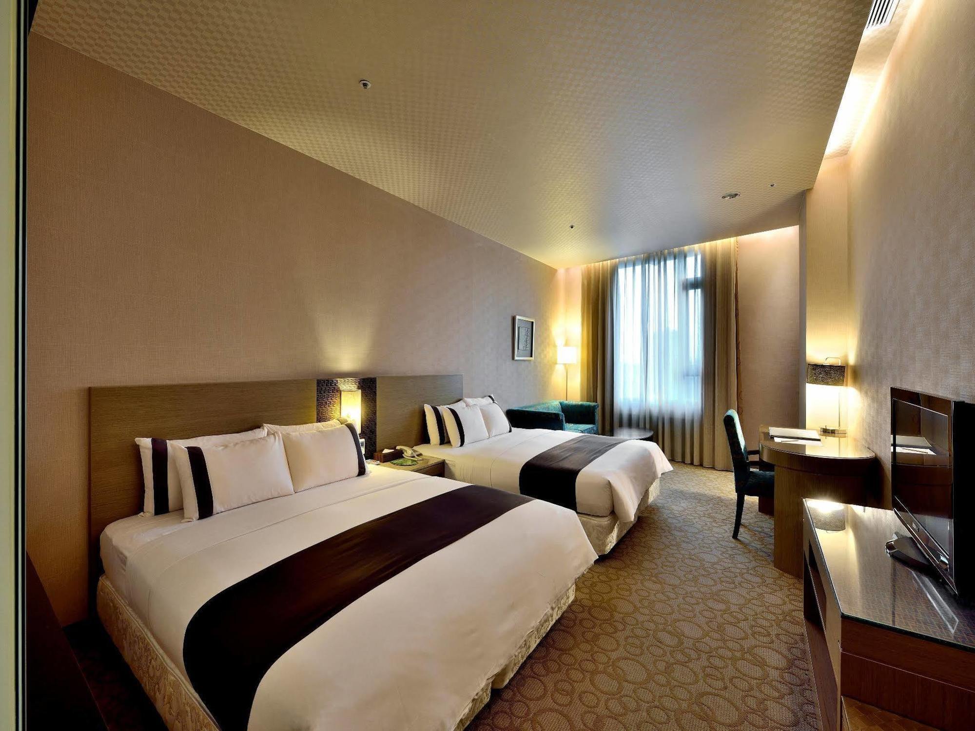 Shinkansen Grand Hotel Taichung Exterior photo