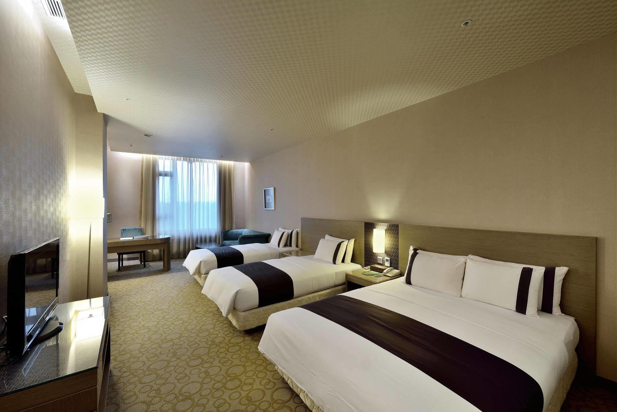 Shinkansen Grand Hotel Taichung Exterior photo