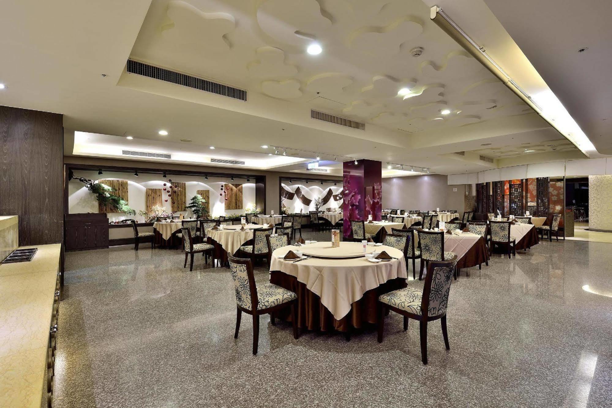 Shinkansen Grand Hotel Taichung Exterior photo