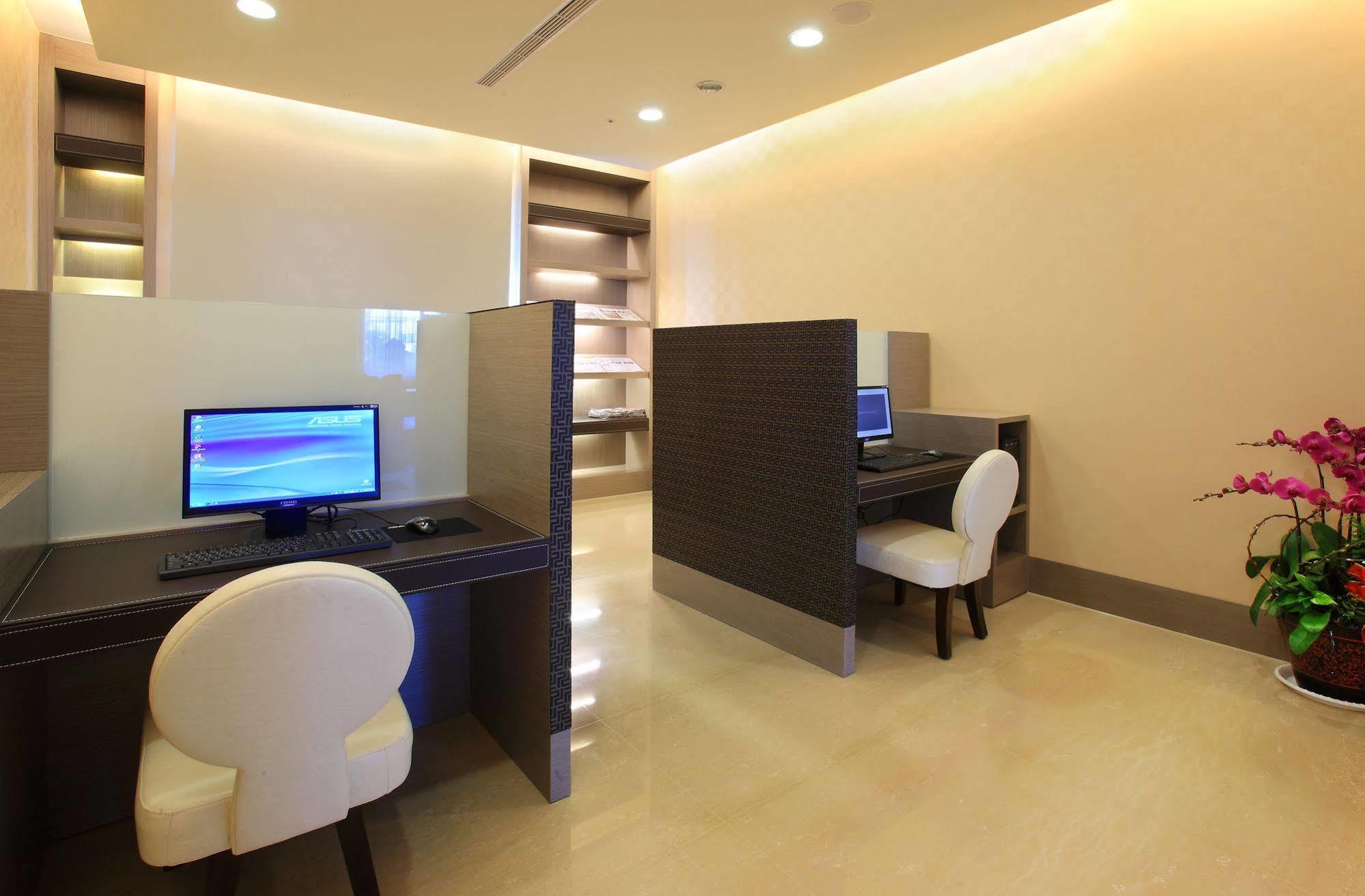Shinkansen Grand Hotel Taichung Exterior photo