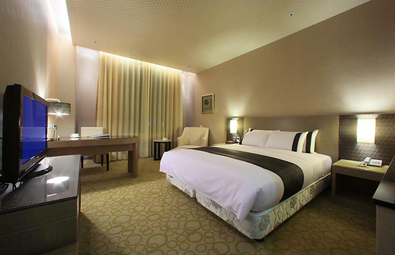 Shinkansen Grand Hotel Taichung Exterior photo